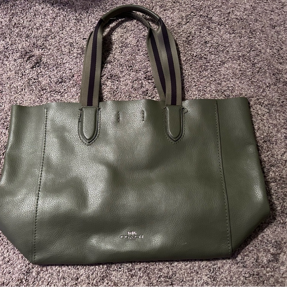 💚Coach Large Leather Derby Tote, Army Green. Smoke/pet free home.
